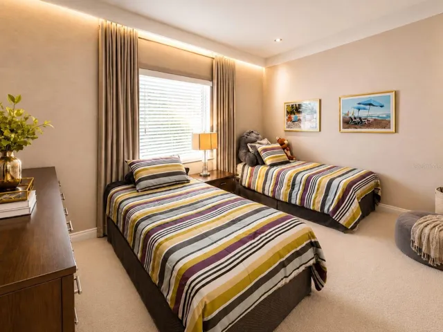 2nd Bedroom w/Lakeview