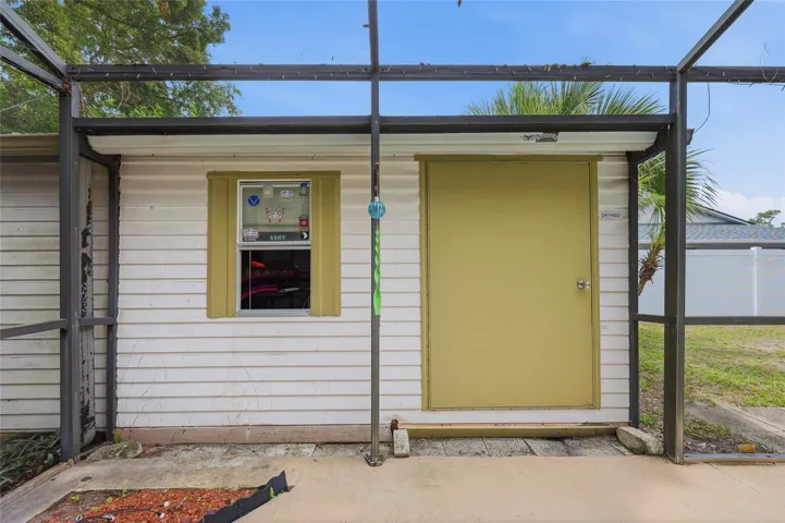 Access from enclosed screened patio