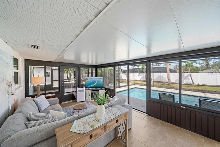 Enclosed Lanai Under Air