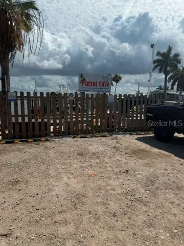 Parrot Cove Marina - around the corner -Bring your Boat