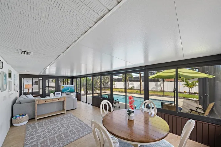 Enclosed Lanai Under Air