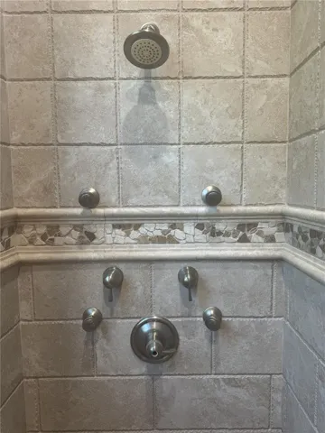 Right side of Dual Shower Heads & 4 body jets