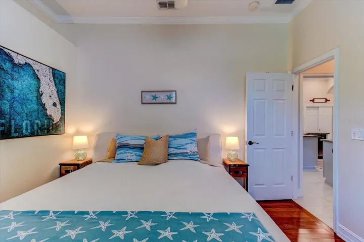 Bedroom with king size bed