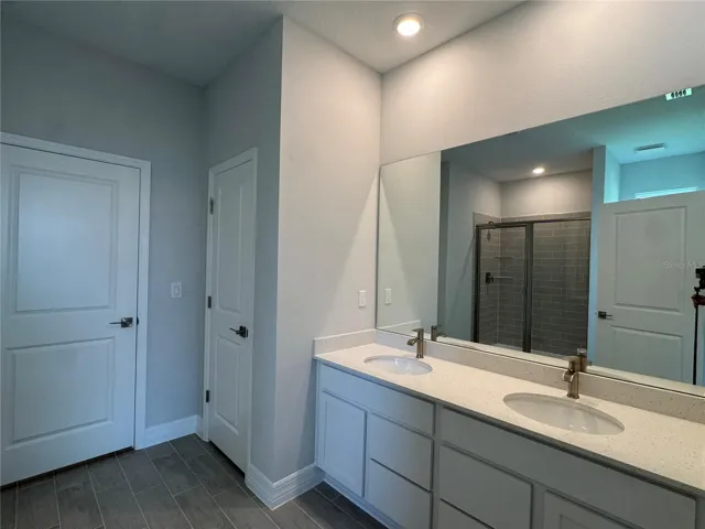 master bathdroom