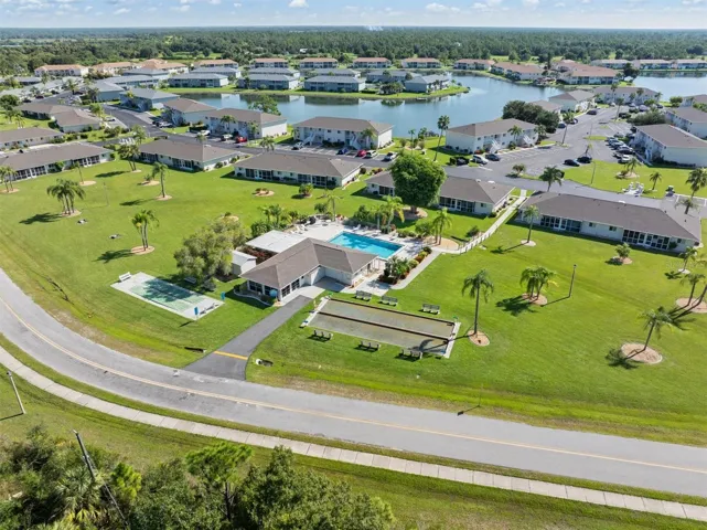 All of the community amenities are just a few steps away