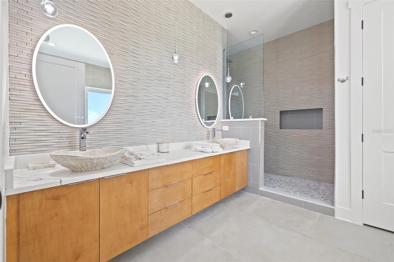 Double primary vanity