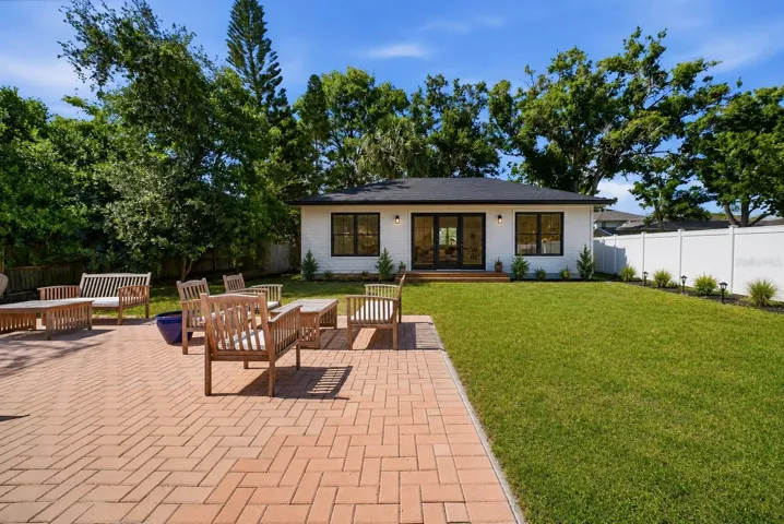 *image generated via AI to showcase ADU potential* Buyer to verify.