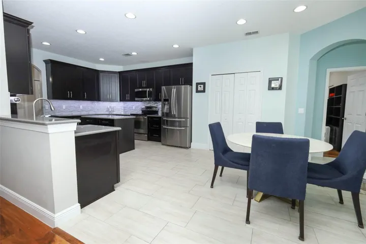 eat in kitchen