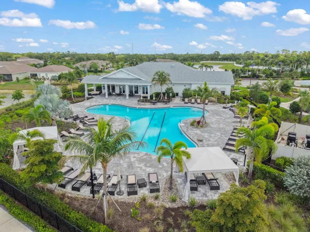 Does FL living get better than this in your own neighborhood?!