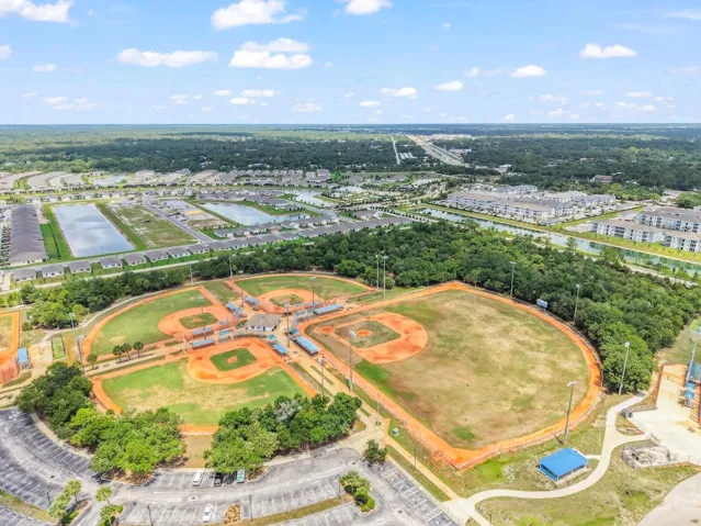 Centennial park around the corner - perfect for the whole family.
