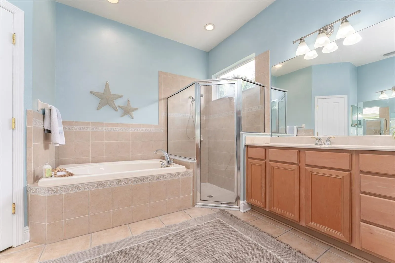 2 Vanities, 2 Walk-In Closets