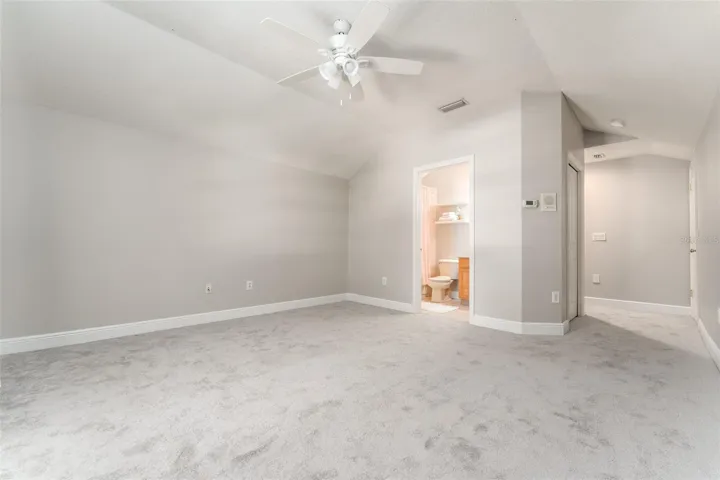 Bonus Room w En-Suite,New Carpet/ New Ceiling Fan/ New Paint
