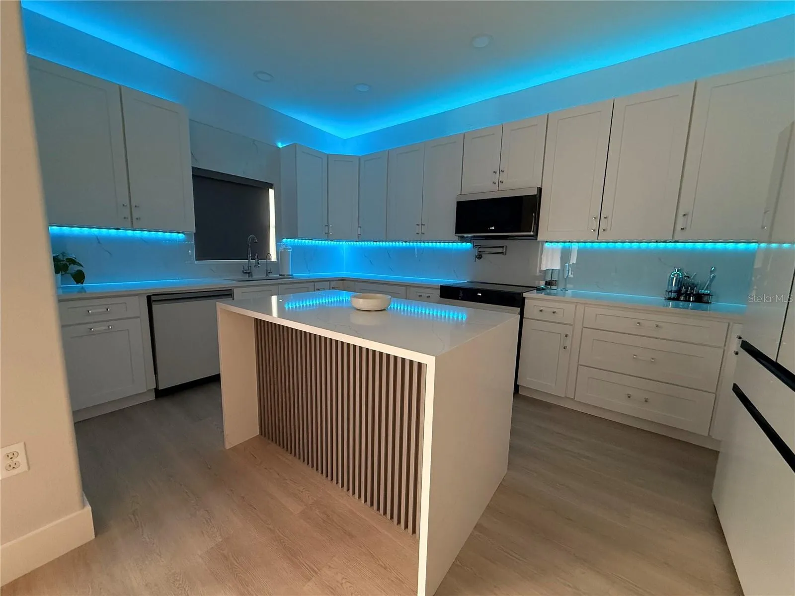 Ambiance light with color changing options