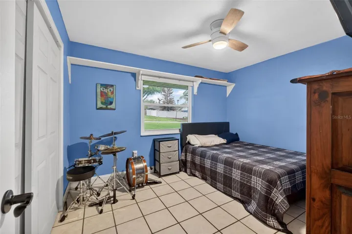 2nd bedroom