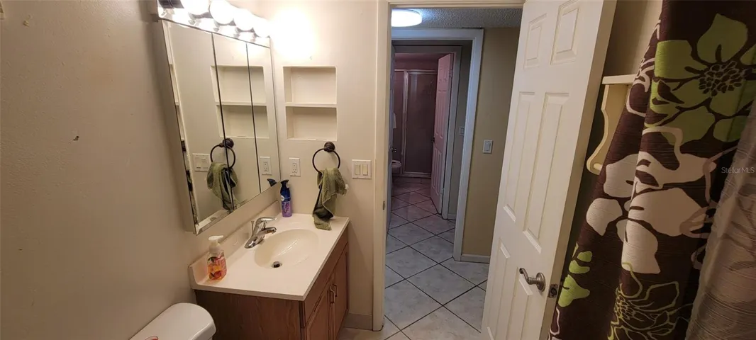 2ND BATHROOM