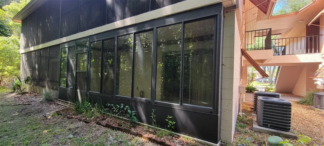 EXTGERIOR PORCH