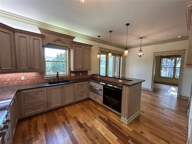 Kitchen, 2 pull out drawer dishwashers one on each side if sink
