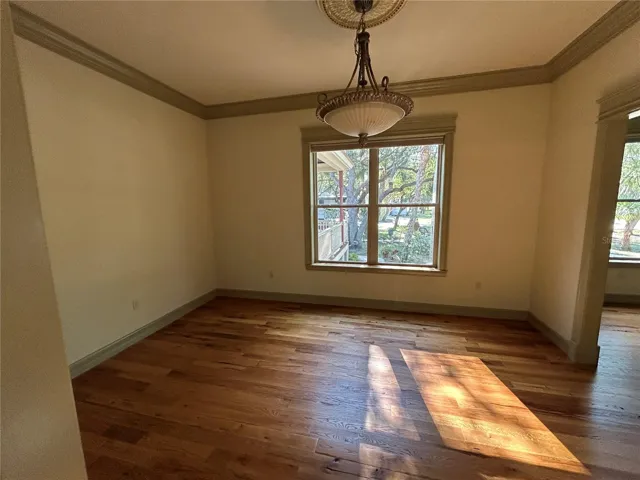 Dining Room overlooking Lot 2 amenities