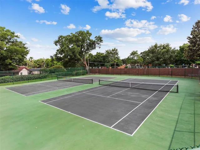 Community pickleball courts