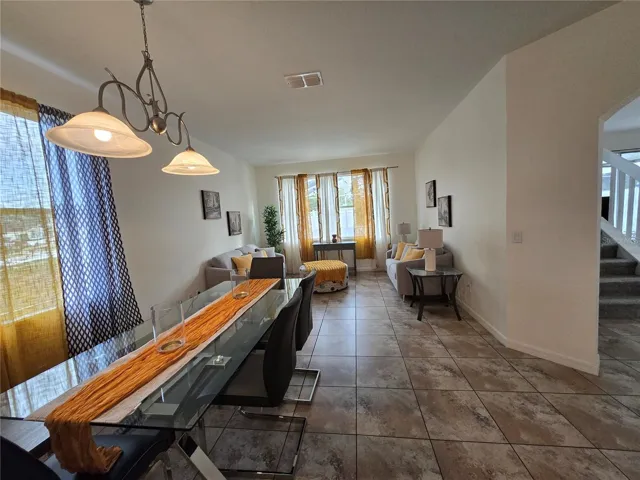 Formal Living / Formal Dinning