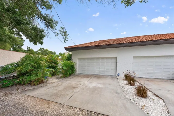 spacious 2 car garage