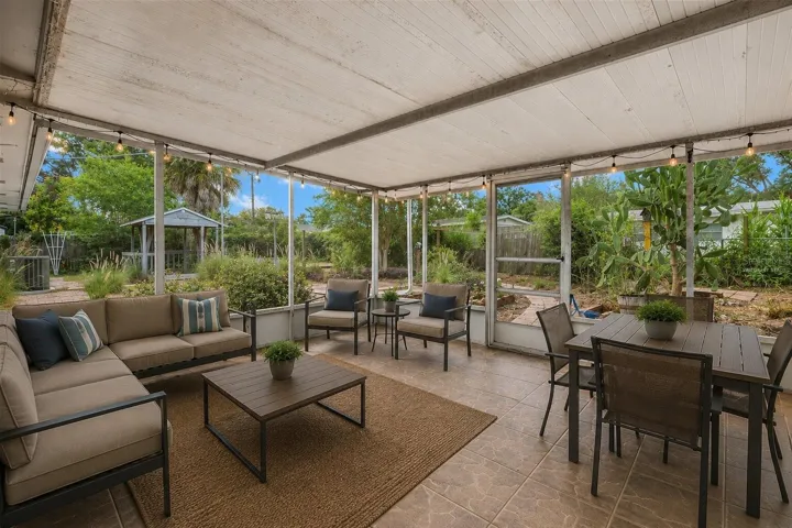 Virtually Staged - Screened and Covered Lanai