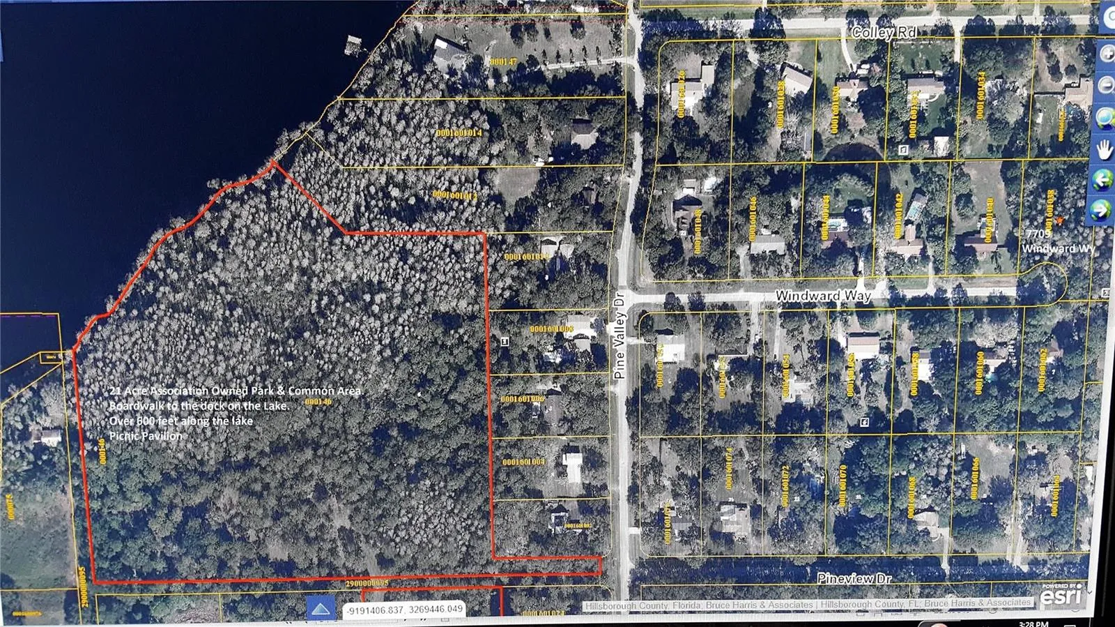 The 21 Acre Common Area has woods, Picnic Pavilion and extends out to Lake Hiawatha via boardwalk.