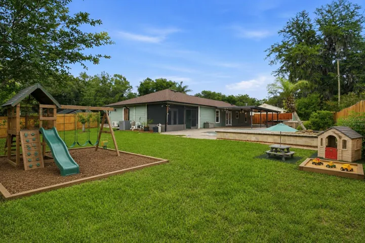 So much space for fun and games! *playset and items virtually staged*