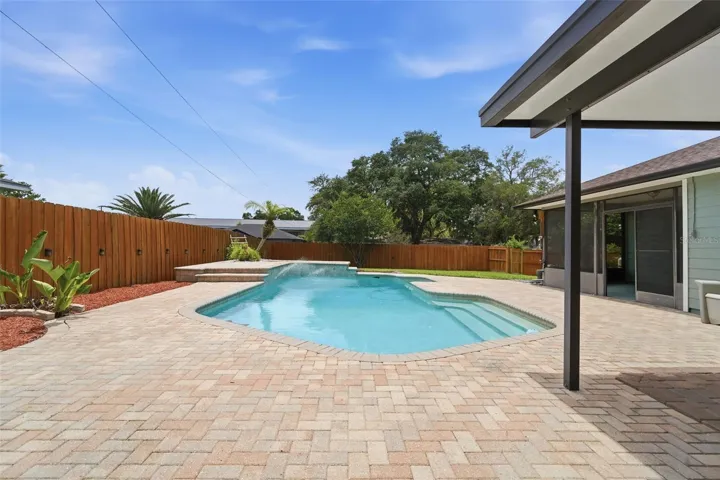Look at all this outdoor space!