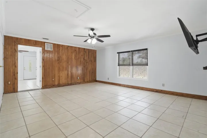 Have a large family - plenty of room here for some quality bonding time.