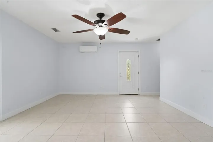In-law suite with private entrance / Primary Bedroom