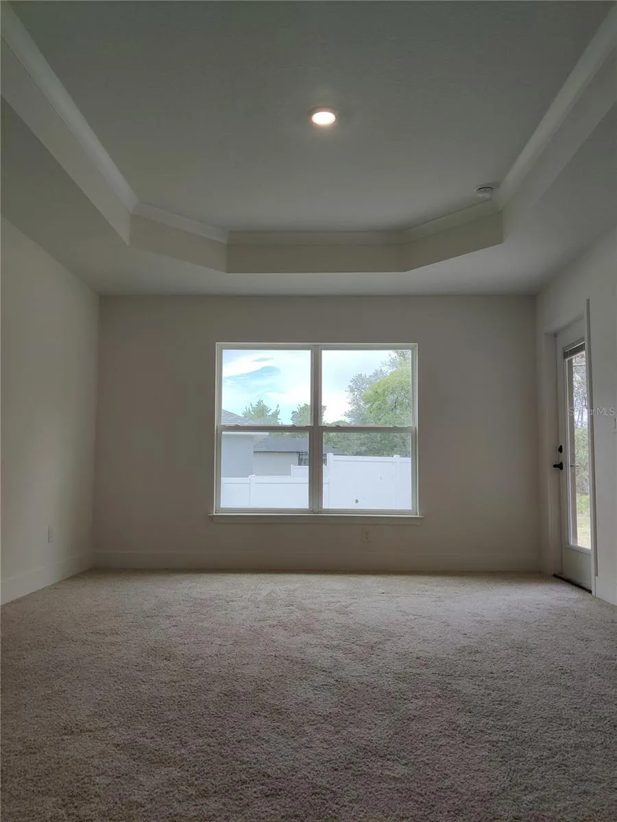 Master Bedroom w/Tray Ceiling and Crown Molding