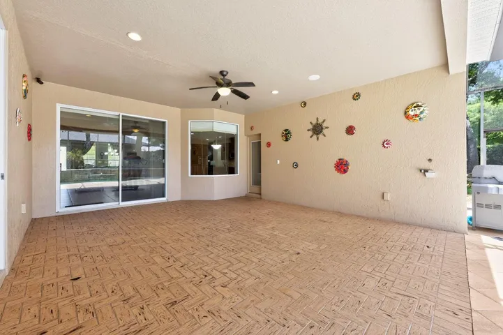 Large covered lanai.