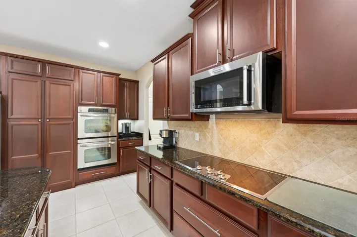 Built-in double ovens.