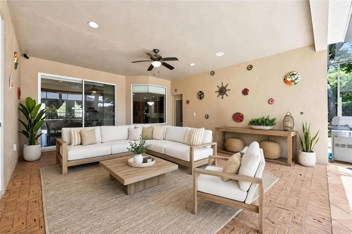 Large covered lanai. Virtually Staged.