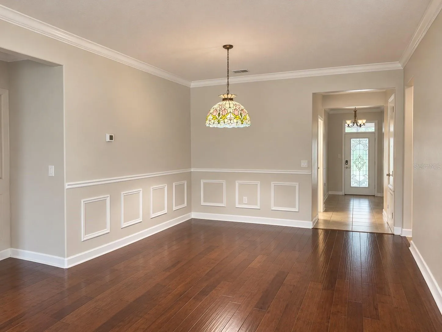 DINING ROOM WITHOUT FURNITURE
