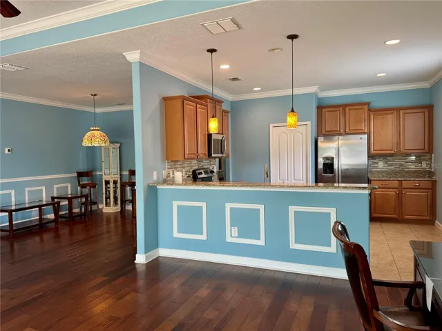 KITCHEN/DINING ROOM