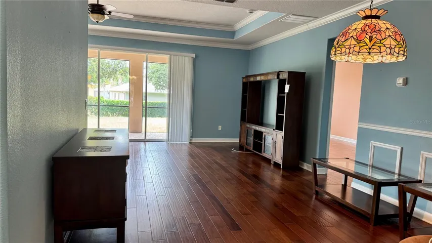 DINING ROOM/LIVING ROOM