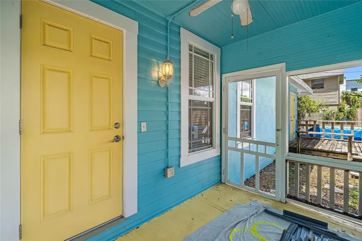 Side screened in porch