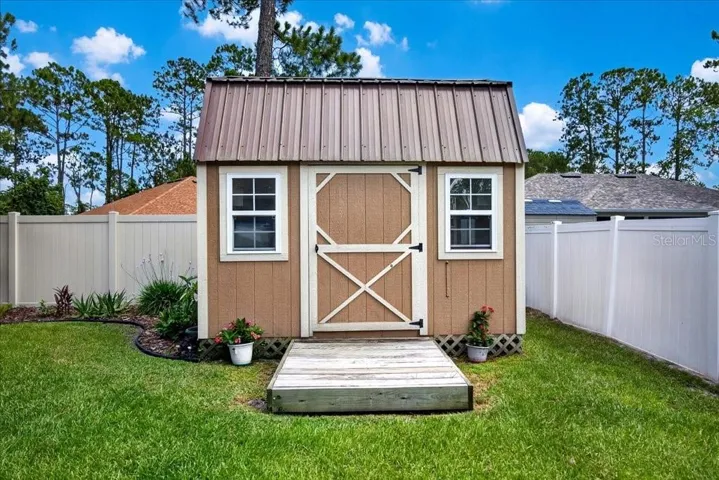 Plenty space for all your outdoor tools!