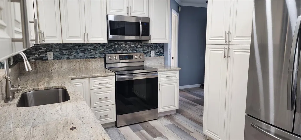 BEAUTIFULLY REMODELED KITCHEN