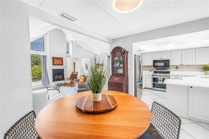 Dining room.
