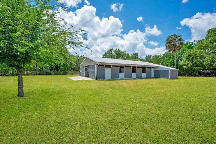 11 stall horse barn with Tack Room