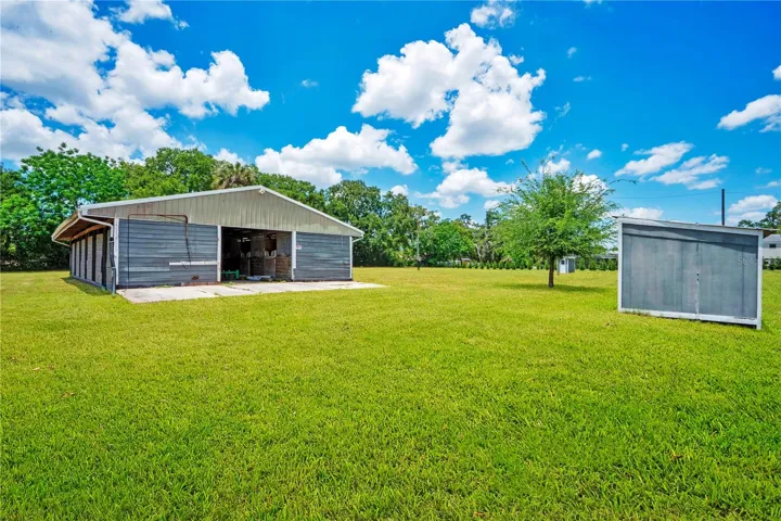 11 stall horse barn with Tack Room and Hay Barn