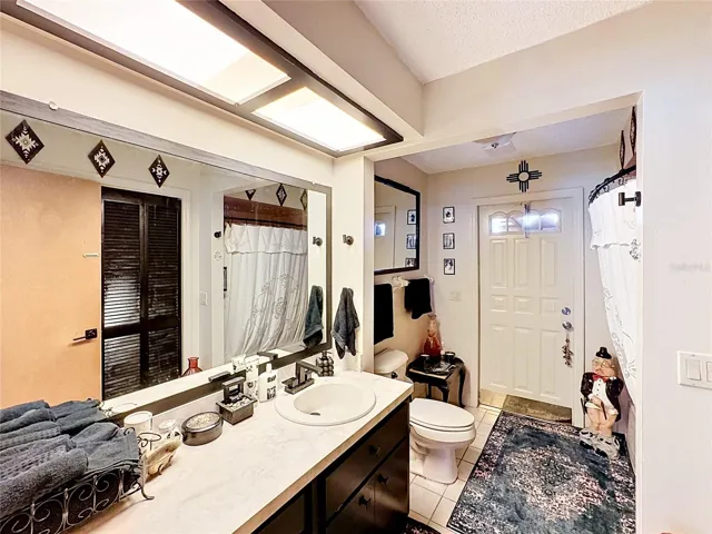 Second Bathroom with access to pool.