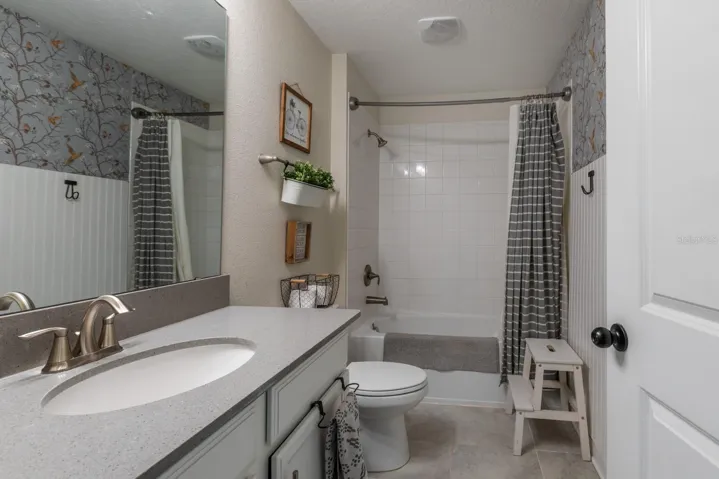 2nd floor bathroom