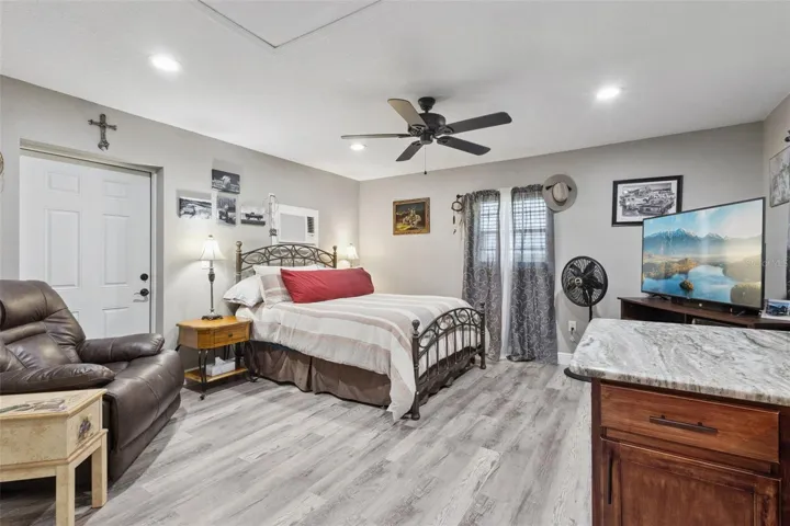 MIL Guest House-Living/Bedroom