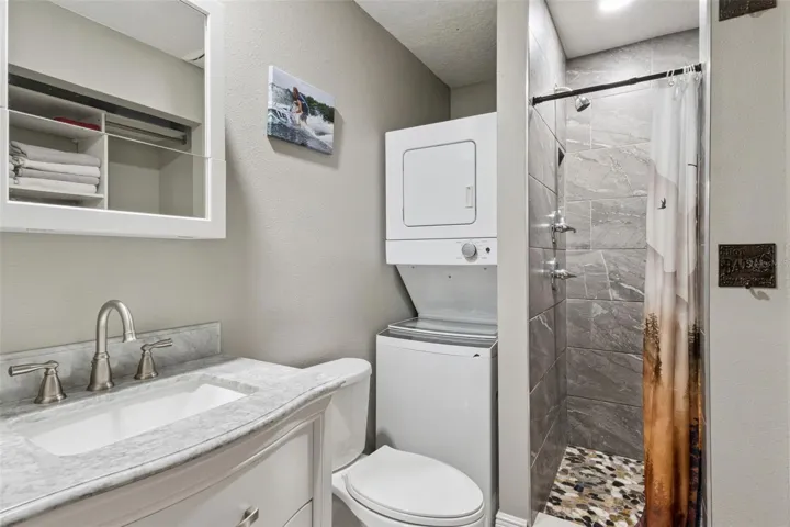 MIL Guest House - Bathroom/Laundry