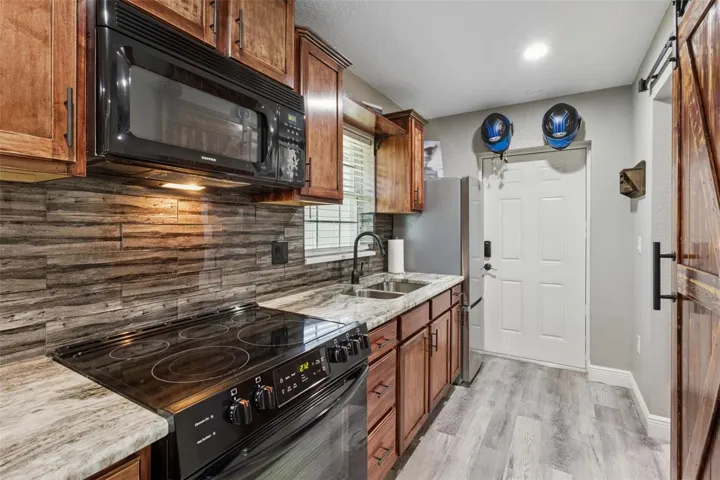 MIL Guest House-Kitchen towards Door