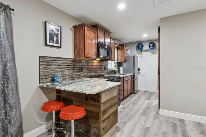 MIL/Guest House-Kitchen/Breakfast Bar